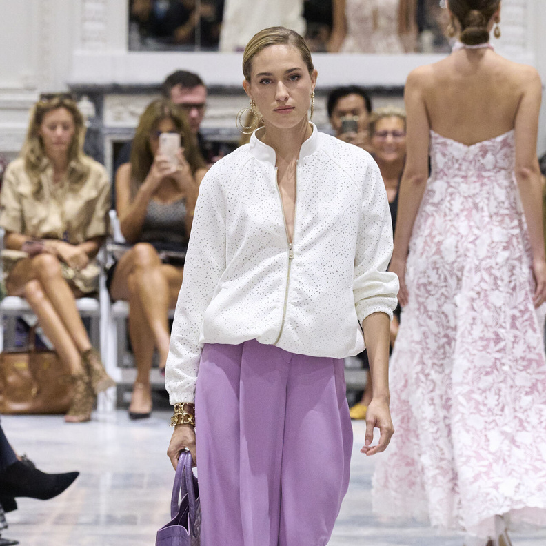  5 طرق مختلفة لارتداء البناطيل الواسعة  Wide-Leg