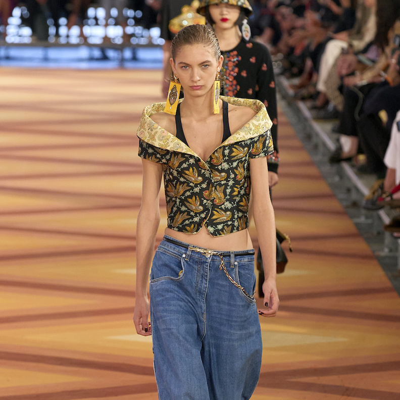 5 صيحات رئيسية تمحورت حولها موضة الصيف وهي كل ما تحتاجينه لاطلالات عصرية وأنيقة