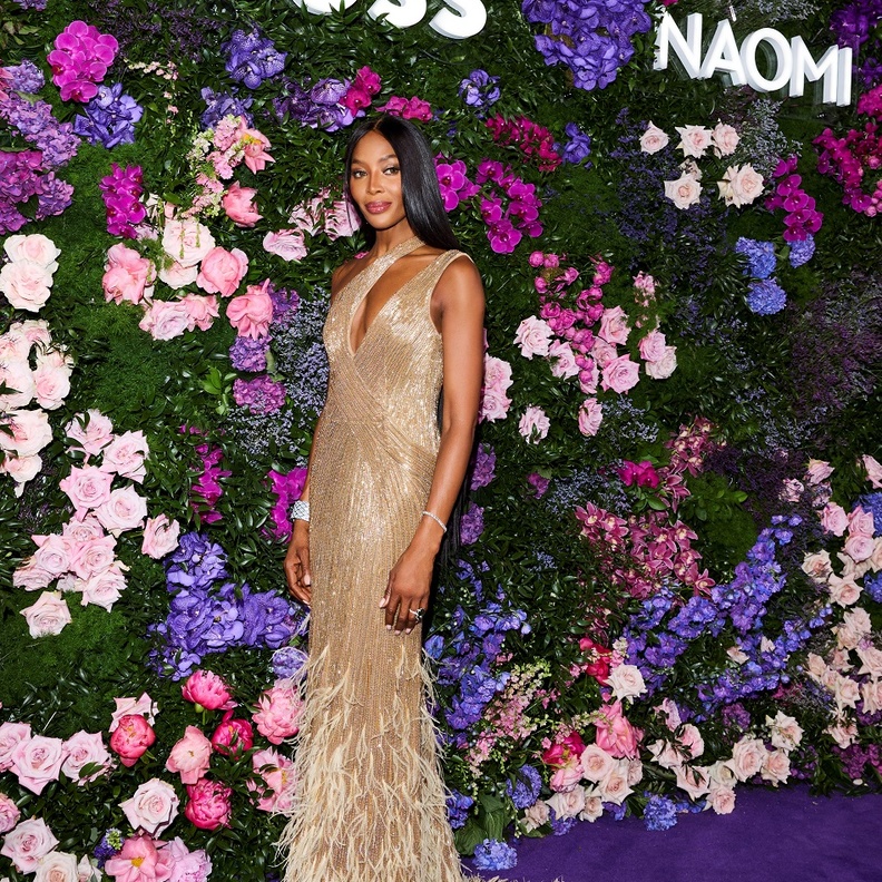 إطلالتان مبهرتان لـ نعومي كامبل بتوقيع BOSS احتفالاً بعيد ميلادها في مدينة كان..إليكم التفاصيل