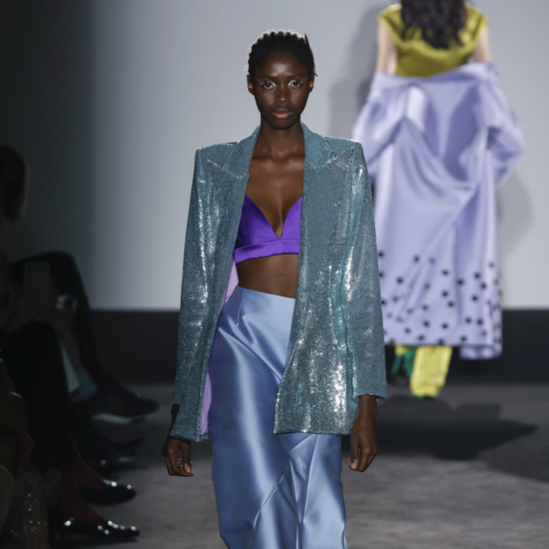 البلايزر بالترتر تناسب الحفلات الغنائية