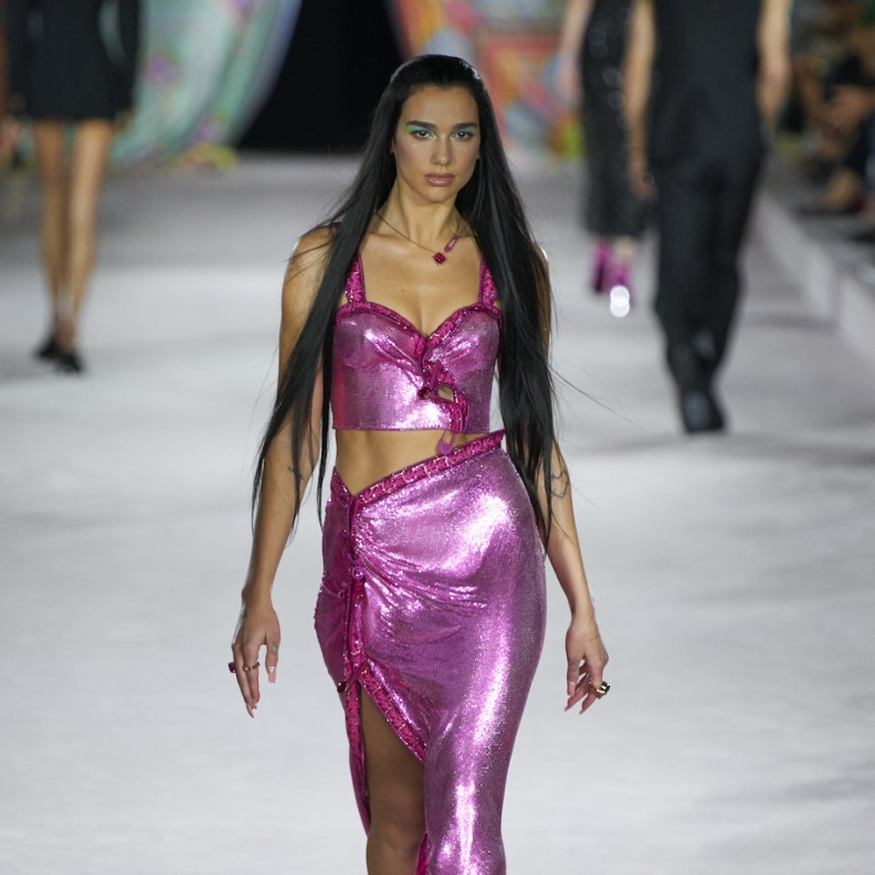 من كيم و بيونسيه إلى مايلي سايرس ودوا ليبا نجمات تحوّلن إلى عارضات أزياء لأشهر الدور العالمية