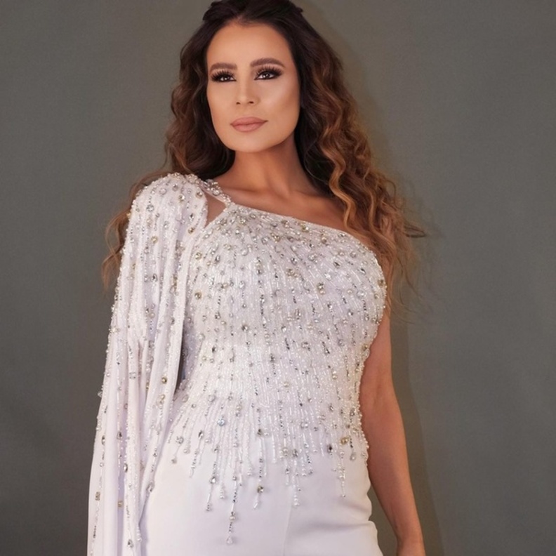 تنسيقات أزياء عكست فيها كارول سماحة أجواء خطها الفني الاستعراضي ..استلهمي منها