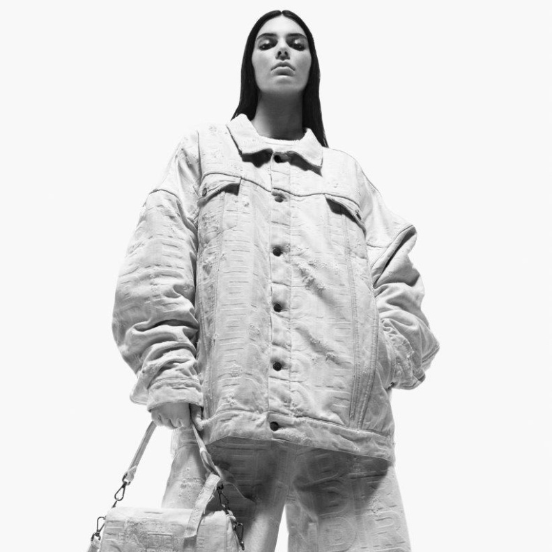 مجموعة الربيع 2023 من فندي بتوقيع مارك جاكوبس