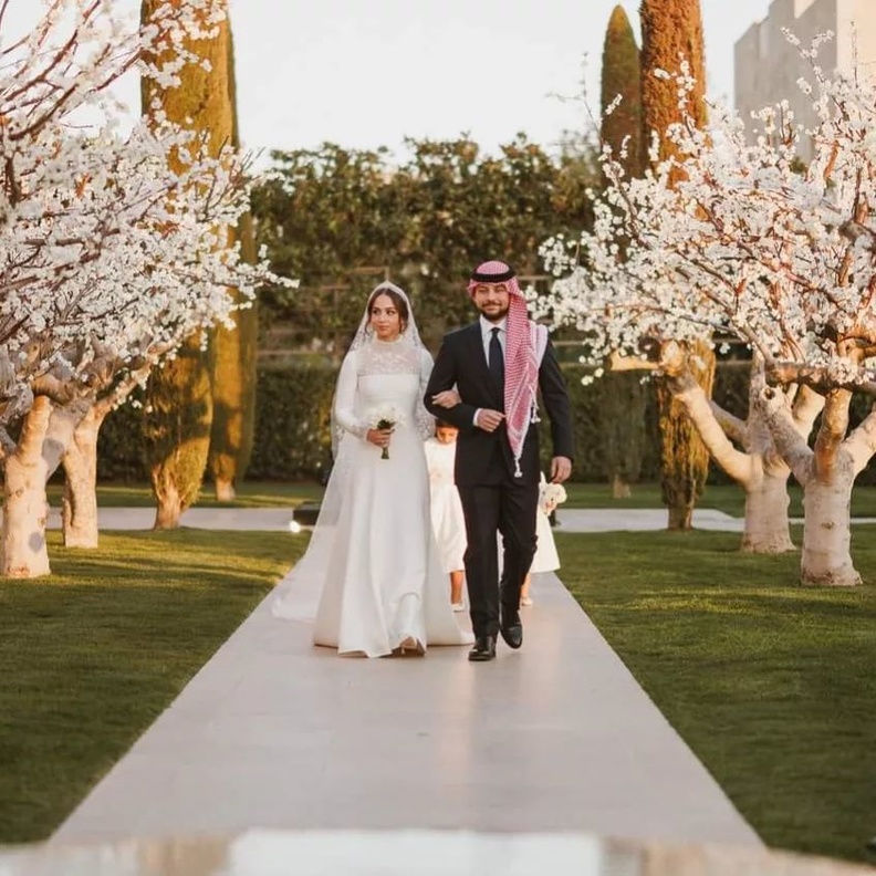 لحظات مؤثرة وأخرى طريفة من زفاف الأميرة إيمان إلى حناء رجوة آل سيف