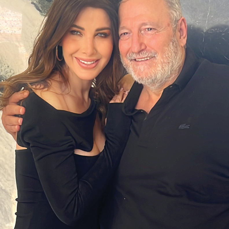 مدير التحرير عدنان الكاتب يفاجئ النجمة نانسي عجرم بعيد ميلادها 