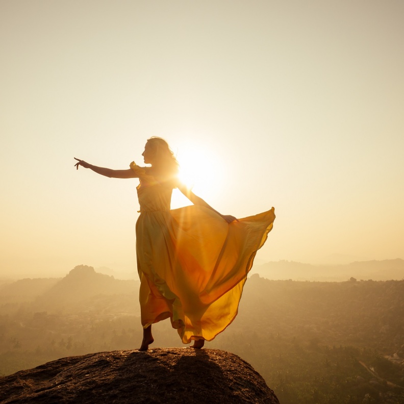 خاص "هي": بين الحداثة والتقاليد.. كيف تتفادين "صراع الهوية"؟ 