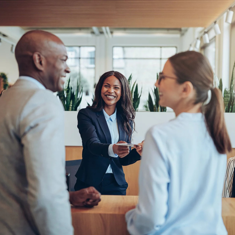 أفضل 10 مهارات شخصية في مجال الضيافة والسياحة