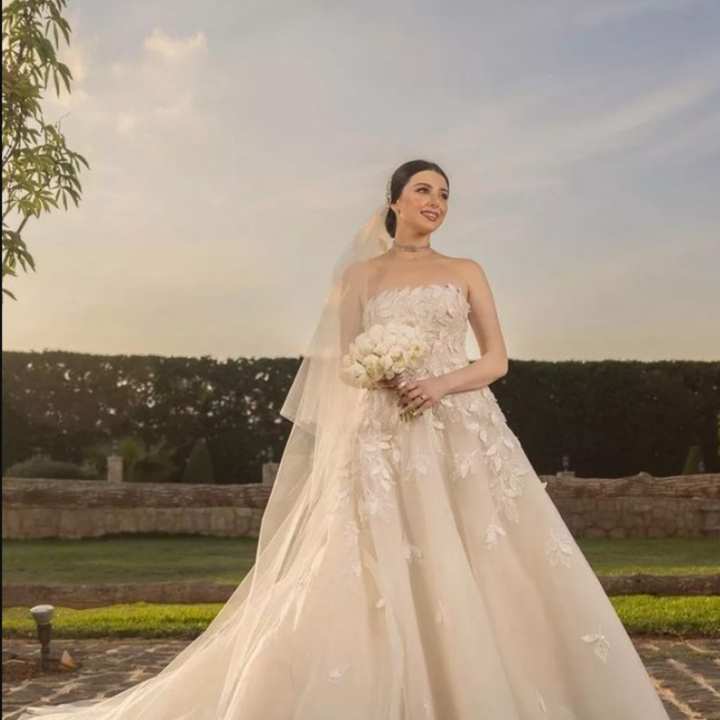 إطلالة حالمة لماريتا الحلاني بالفستان الابيض