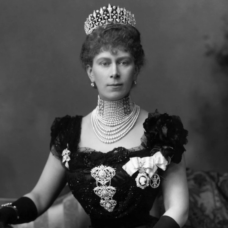 اشتهرت بالبخل وحب الامتلاك.. معلومات مهمة عن الملكة ماري جدة الملكة إليزابيث الثانية