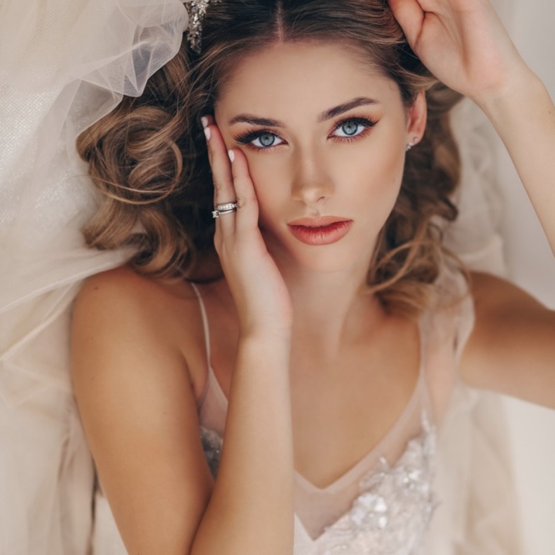 أبرز موديلات أكسسوارات شعر عروس لصيف 2023 ونصائح حول كيفية اعتمادها