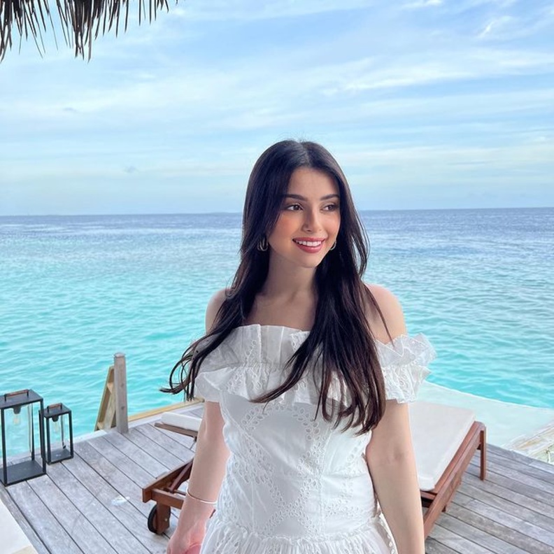 الصورة الاولى لماريتا الحلاني من المالديف