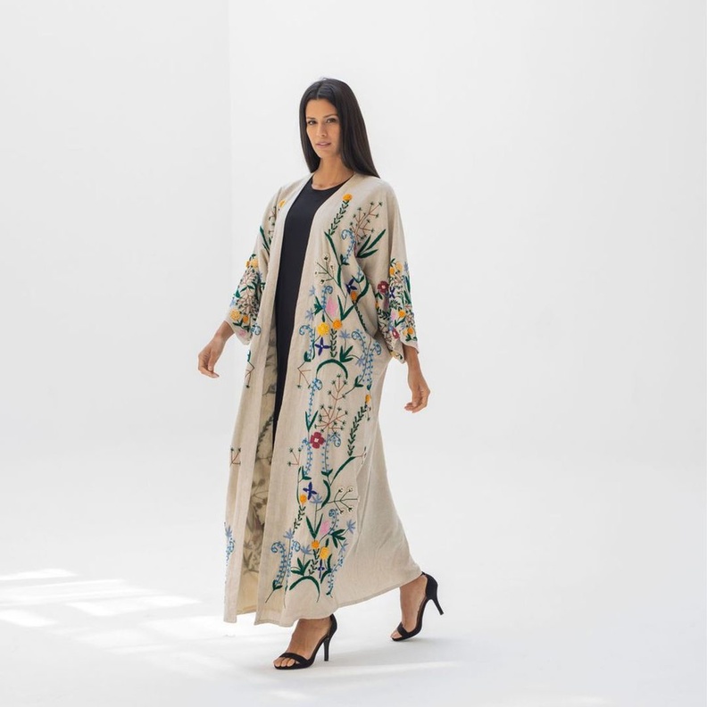 من تصاميم عبايات علامة Maliha