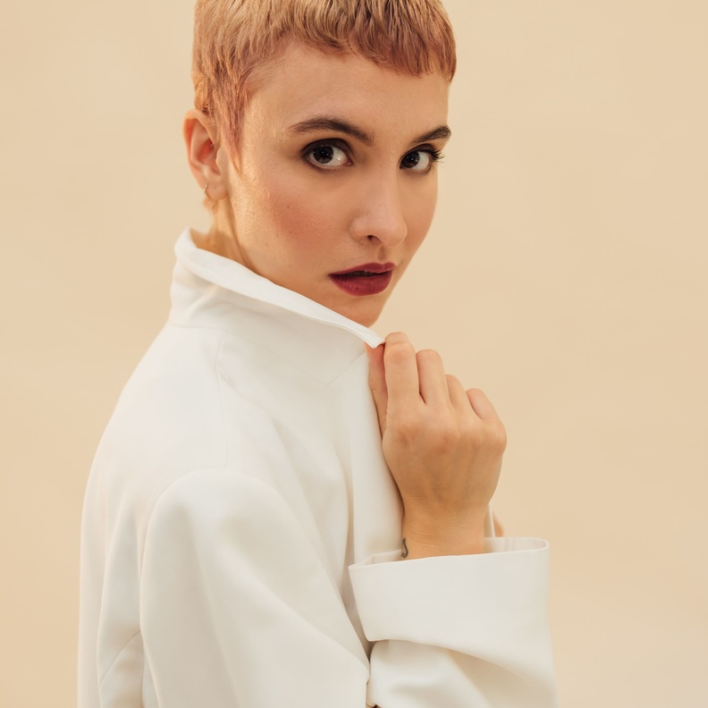 حصريا لـ "هي": 4 مغنيات عربيات شابات يشقن طريقهن نحو العالمية