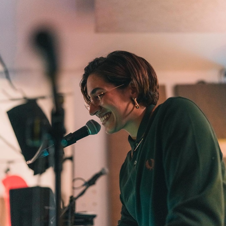 تعرفوا على الفنانة السعودية الصاعدة "فلانة" قبيل مشاركتها في حفل الفنان محمد حماقي