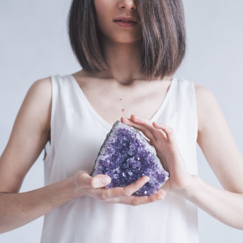 تُطلق كلمة جمشت على حجر الكوارتز الأرجواني