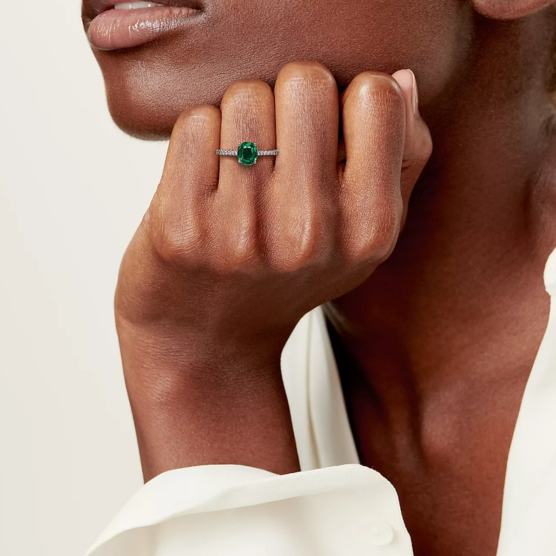 خاتم مرصع بالألماس والزمرد من مجموعة Tiffany Novo من تيفاني Tiffany 