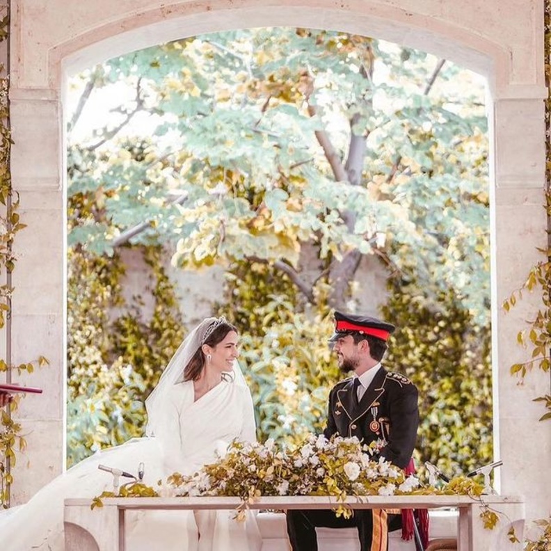 شاهدوا روعة الزفة الاردنية لولي الأمير حسين في قصر الحسينية