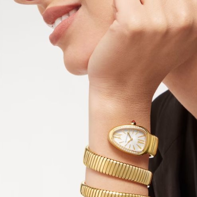 ساعة من الذهب الأصفر من Bvlgari 