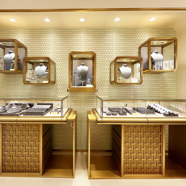 متجر دماس الجديد في دبي