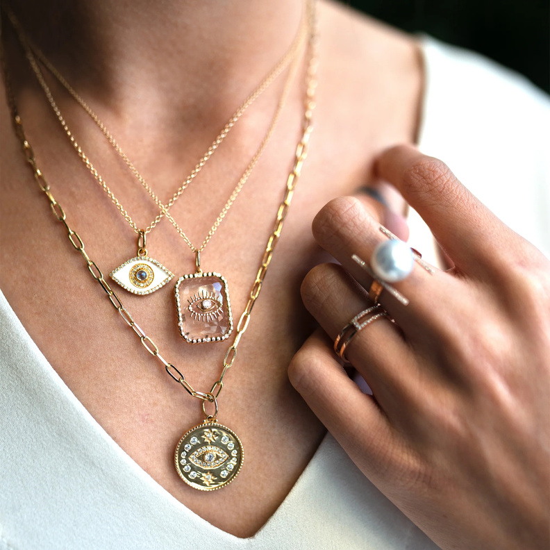 مجوهرات العين الحارسة لمسة مثالية للصيف