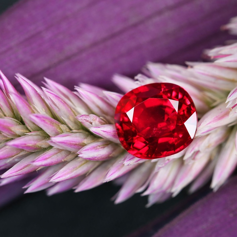 يتمتع الزركون الأحمر برمزية كبيرة