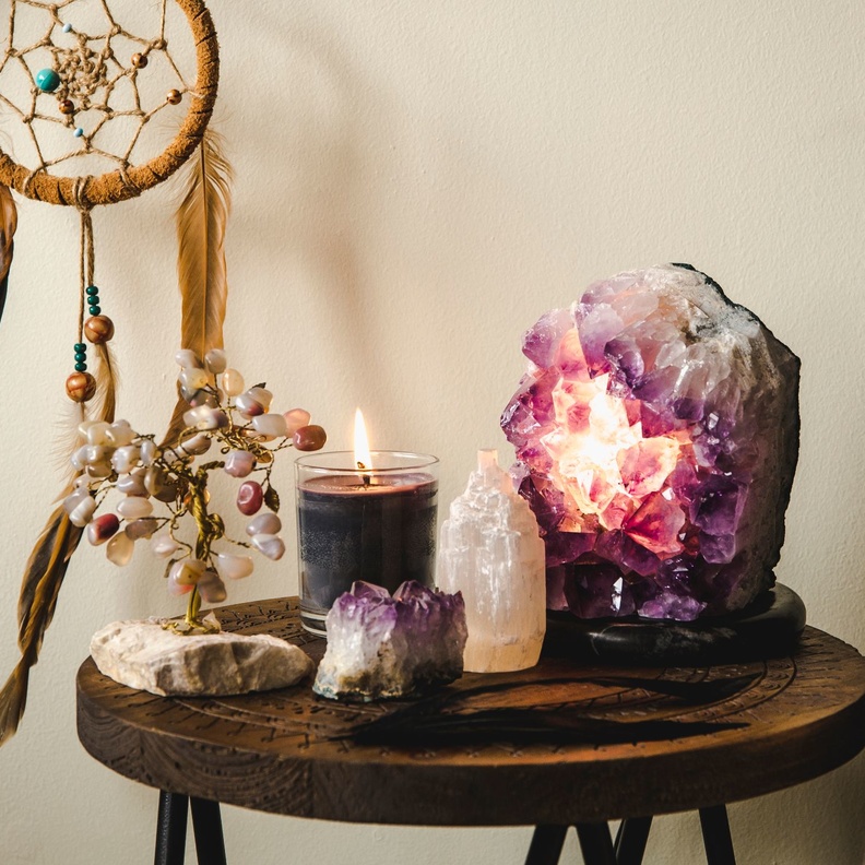 يُعرف حجر الجمشت بأنّه متعدّد الأغراض