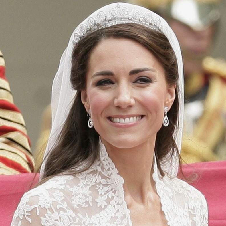 تعرفي على أشهر دور المجوهرات العالمية التي زينّت إطلالات الأميرات والملكات؟