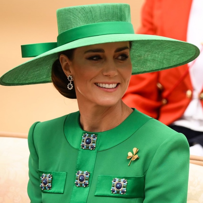  تسريحات شعر الكعكة المنخفضة بأسلوب كيت ميدلتون