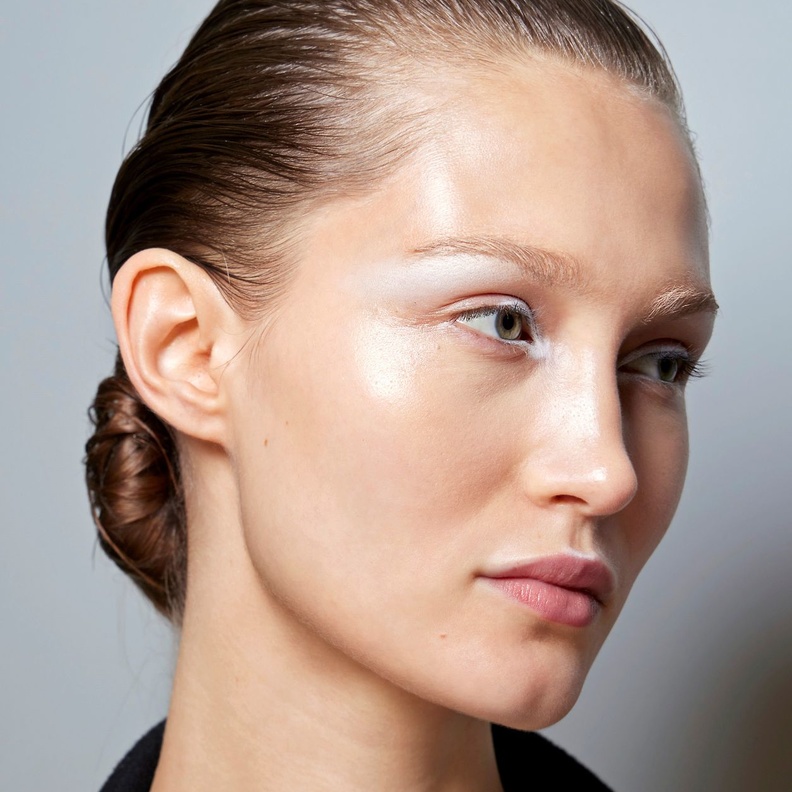 Valli مستحضرات العناية للمراة في الأربعين أثناء السفر - الصورة من عروض