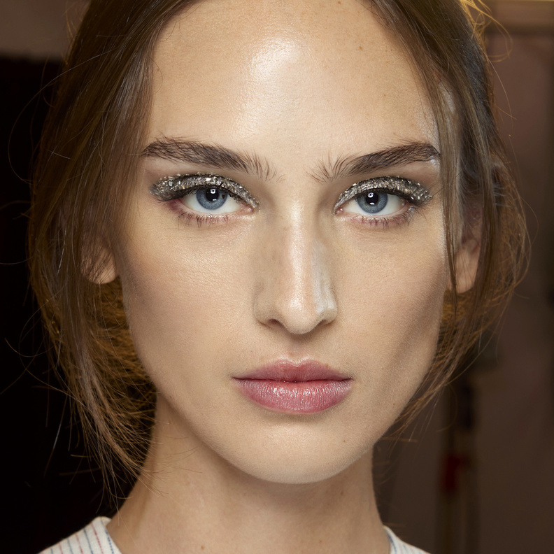 علاج تعزيز البشرة أو skin booster لوجه متوهج قبل السفر