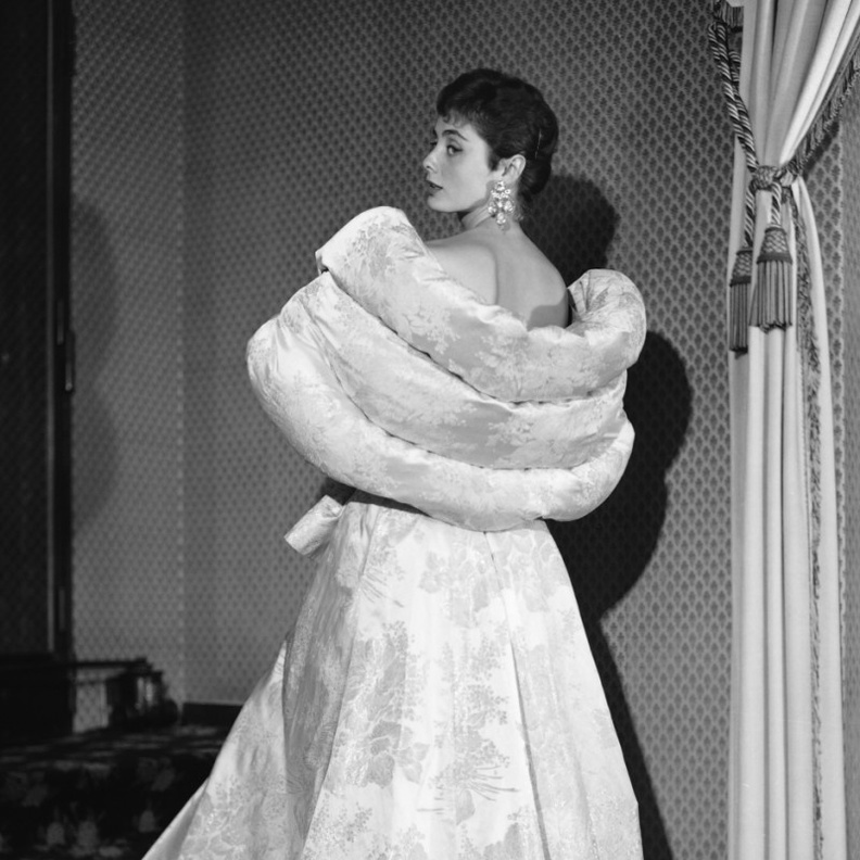 تصميم جان لونفان من مجموعة خريف وشتاء 1955.1956