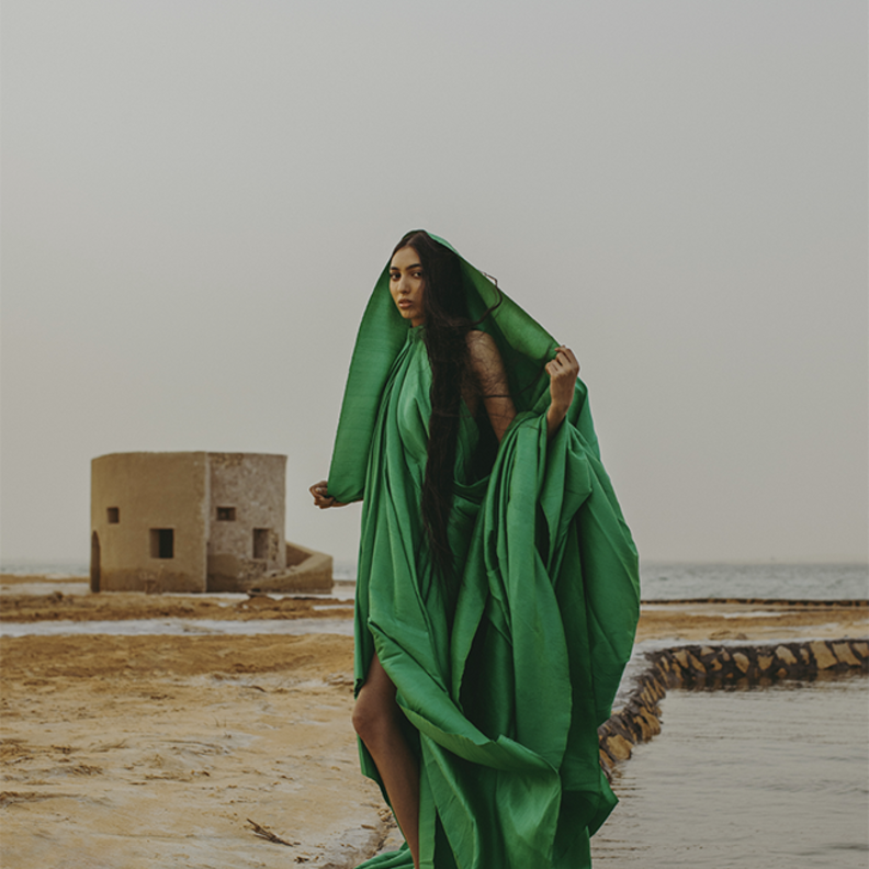 جلسة تصويرية خاصة بـ"هي" تحت عنوان "بين الكثبان الرملية"