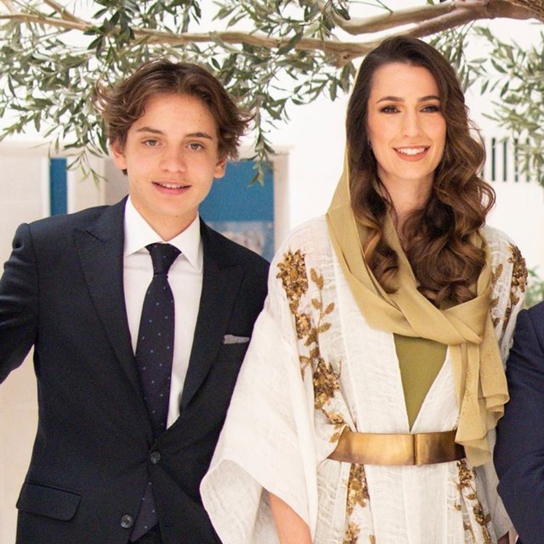 من سيسلم العروس رجوة آل سيف إلى الأمير الحسين؟