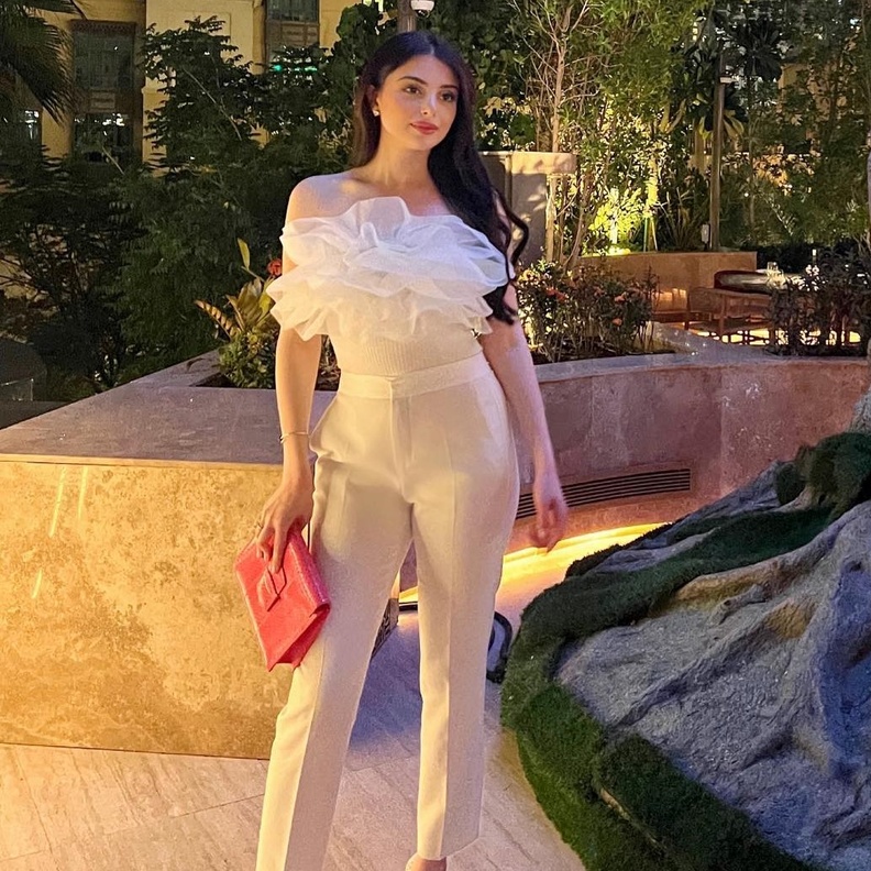 ماريتا الحلاني تتألق بأكثر من إطلالة أزياء ناعمة في وداع عزوبيتها بينها البيجاما..بالصور