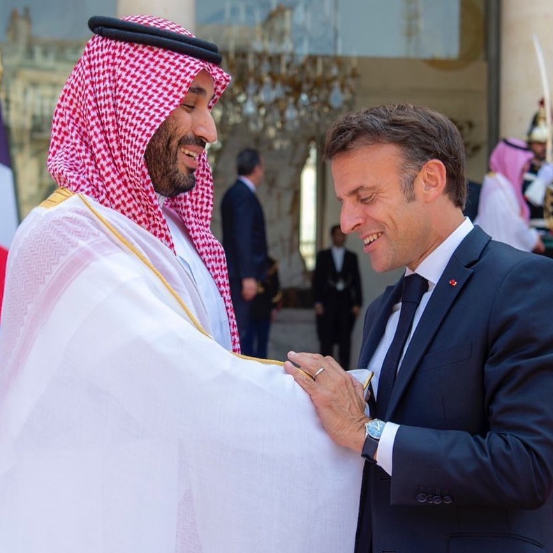 الرئيس الفرنسي يستقبل الأمير محمد بن سلمان في قصر الإليزيه