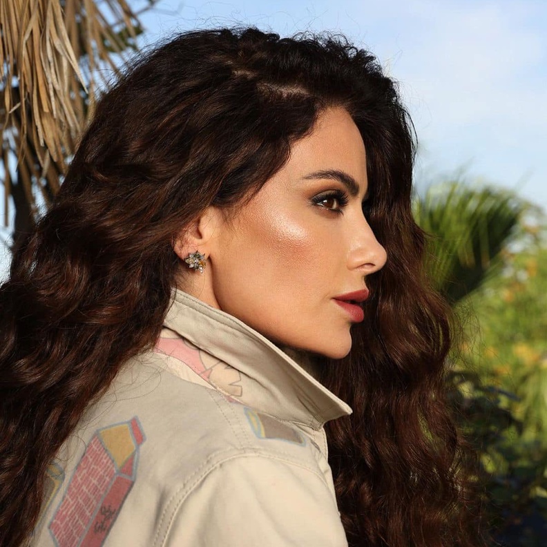 إطلالة جمالية ناعمة مع تقنية رفع الخدود تألقي بها في العيد بأسلوب صبا مبارك