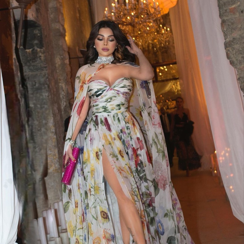 إطلالات خاطفة للنجمات في حفل زفاف غنى غندور وفستان هيفاء وهبي حديث الجمهور 