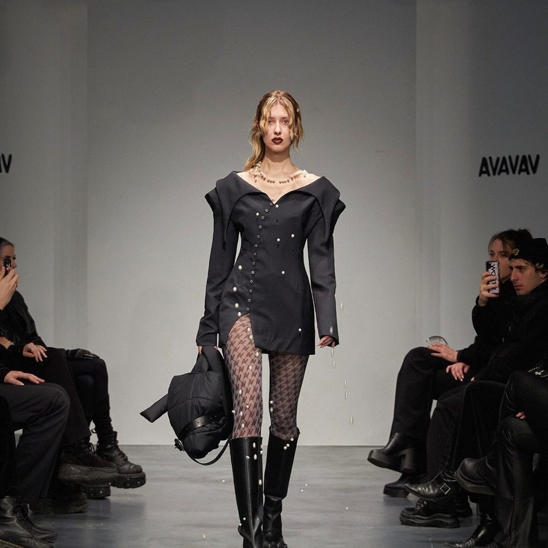 التمييز بين الأزياء المفاهيمية والعرض المفاهيمي