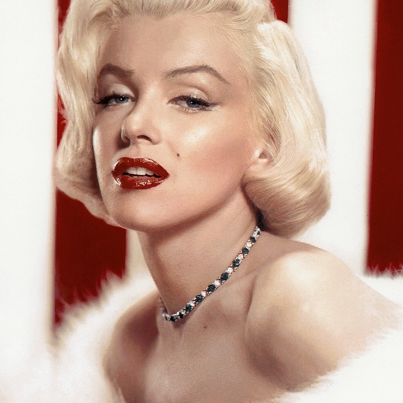 قطع أيقونية من صندوق مجوهرات مارلين مونرو Marilyn Monroe "أسطورة الإغراء"
