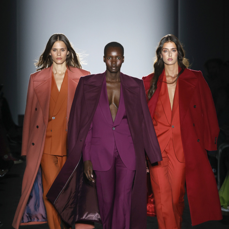 إطلالة لافتة لدبل رسمية بألوان مميّزة من Avellaneda