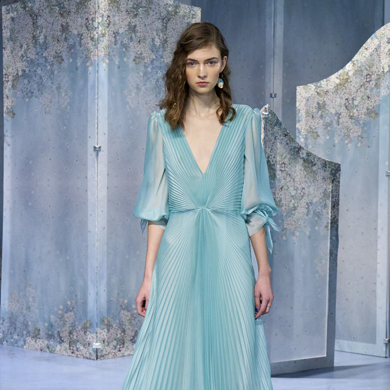 فساتين سهرة فخمة مع الأكمام العصرية لعيد الأضحى 2023