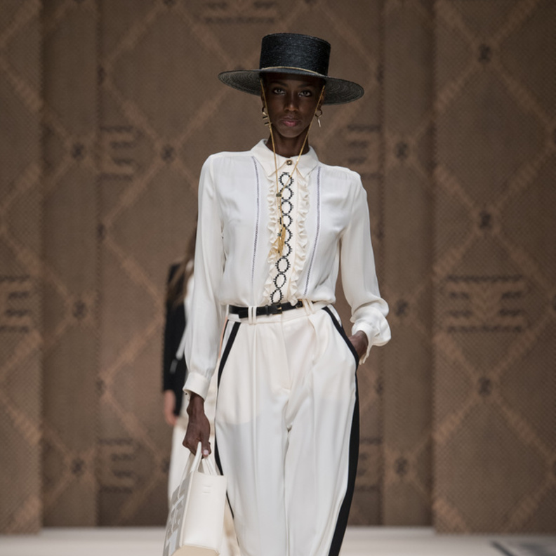 إطلالة من Elisabetta Franchi