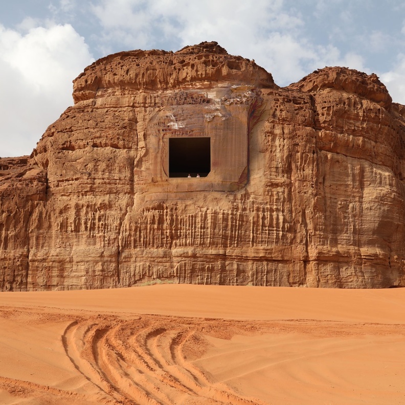 تحفة معمارية سعودية في الطريق.. بدء تنفيذ مشروع منتجع "شرعان" في العلا