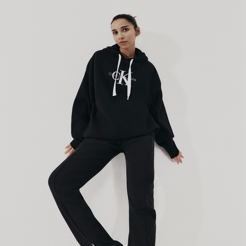 هلا عبدالله وجه حملة جديدة هادفة مع CALVIN KLEIN