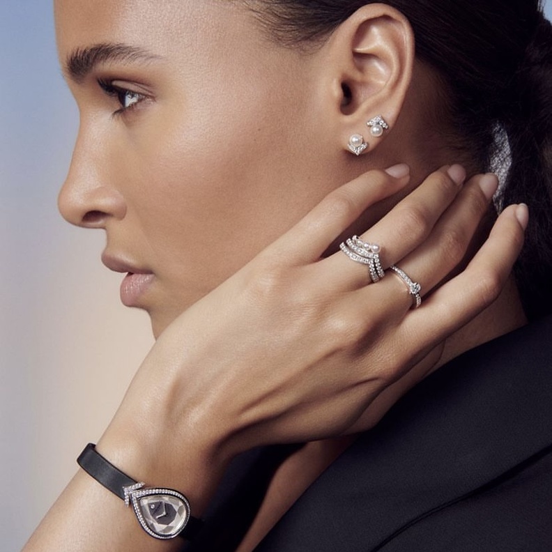 ساعات نسائية فاخرة مرصعة بالألماس تناسب الإطلالات الرسمية في عالم العمل لعام 2023