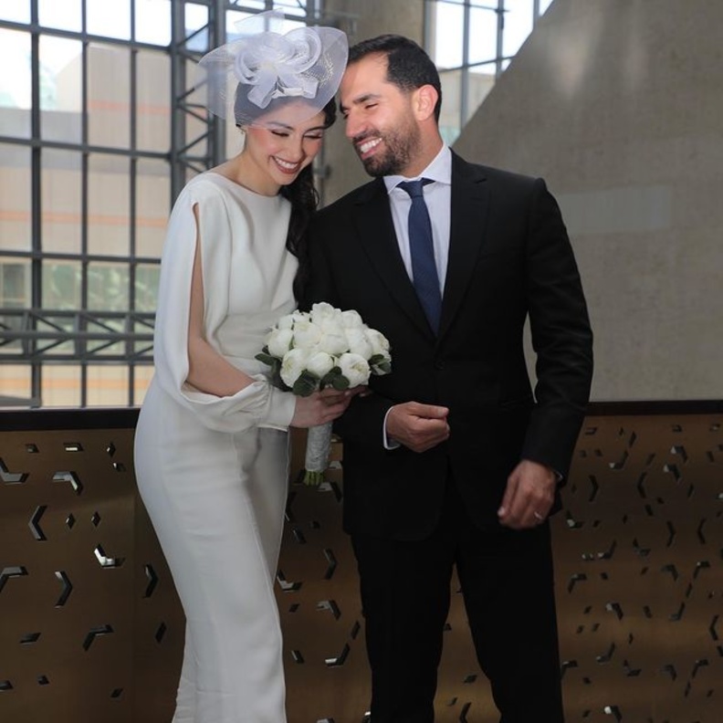 ماريتا الحلاني بإطلالة الزفاف الأولى بالجمبسوت الأبيض  