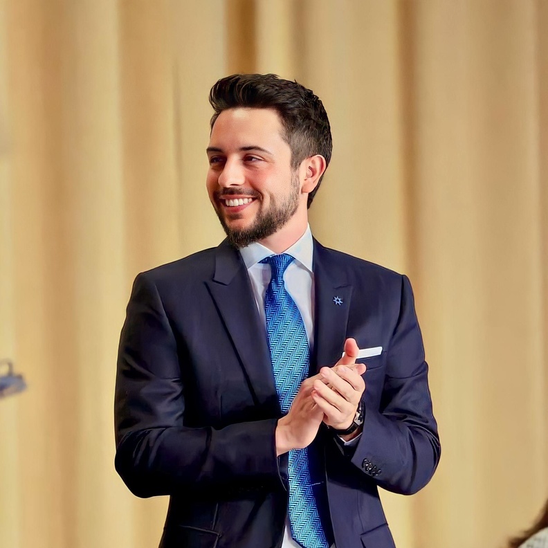 بأي اطلالة سيطل ولي العهد الأمير الحسين في حفل زفافه؟