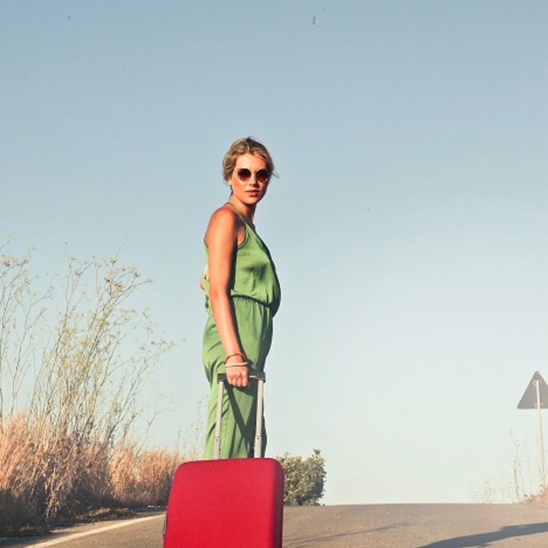 غامري بالخروج إلى العالم.. السفر بمفردكِ  يمنحكِ شعورًا جديدًا بالذات