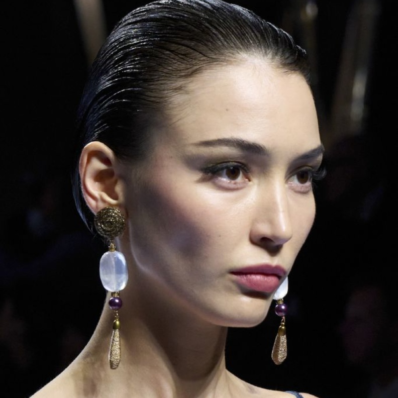 طرق تجميلية فعّالة لرفع الحواجب وشد الجبهة