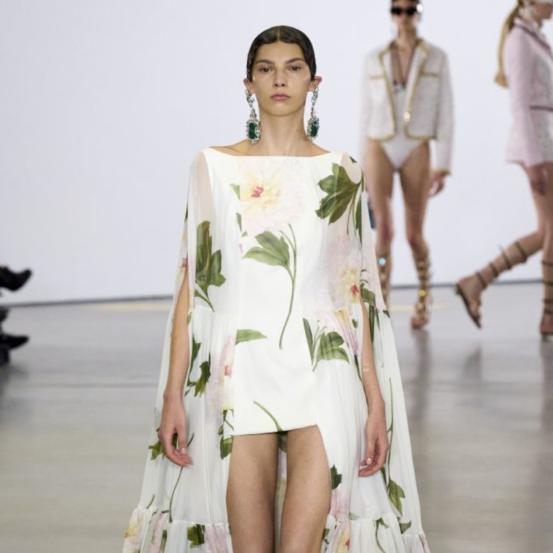 الأزهار صيحة أزلية زينت ملابس الشعوب القديمة ولا تبطل موضتها أبداً